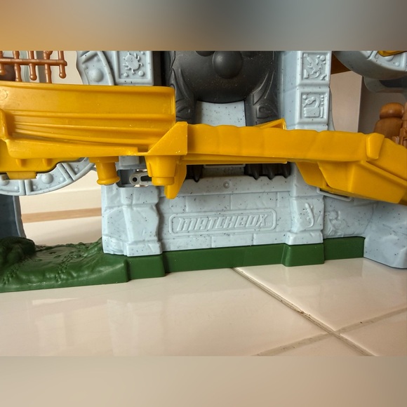 Matchbox Jungle Adventure Playset Black Panther Jaguar Works Trap Doors & Sounds - Picture 4 of 12